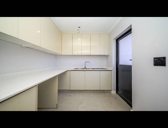 3 BEDROOM HOUSE FOR SALE IN PALM LAKES ESTATE